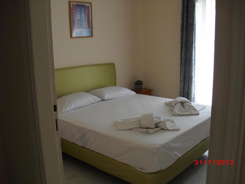 Kangaroo Hotel Mola Kalyva Oda fotoğraf