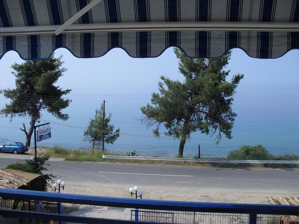 Kangaroo Hotel Mola Kalyva Oda fotoğraf