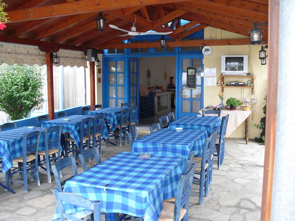 Kangaroo Hotel Mola Kalyva Dış mekan fotoğraf