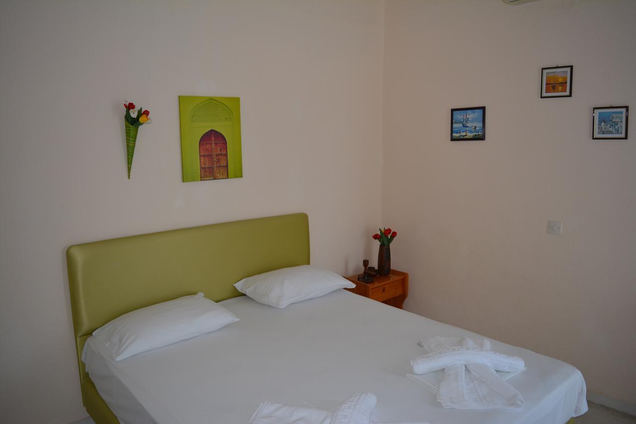 Kangaroo Hotel Mola Kalyva Dış mekan fotoğraf