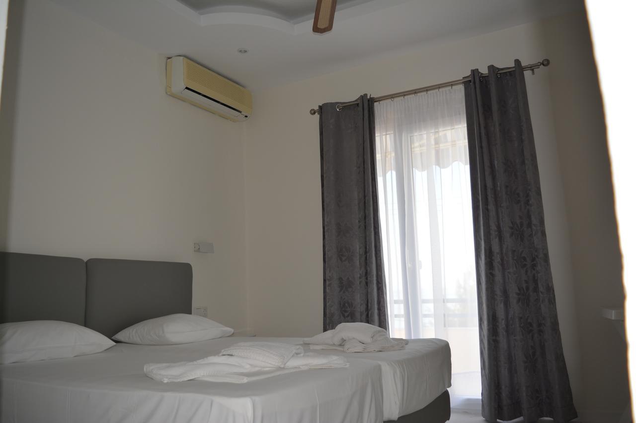 Kangaroo Hotel Mola Kalyva Dış mekan fotoğraf