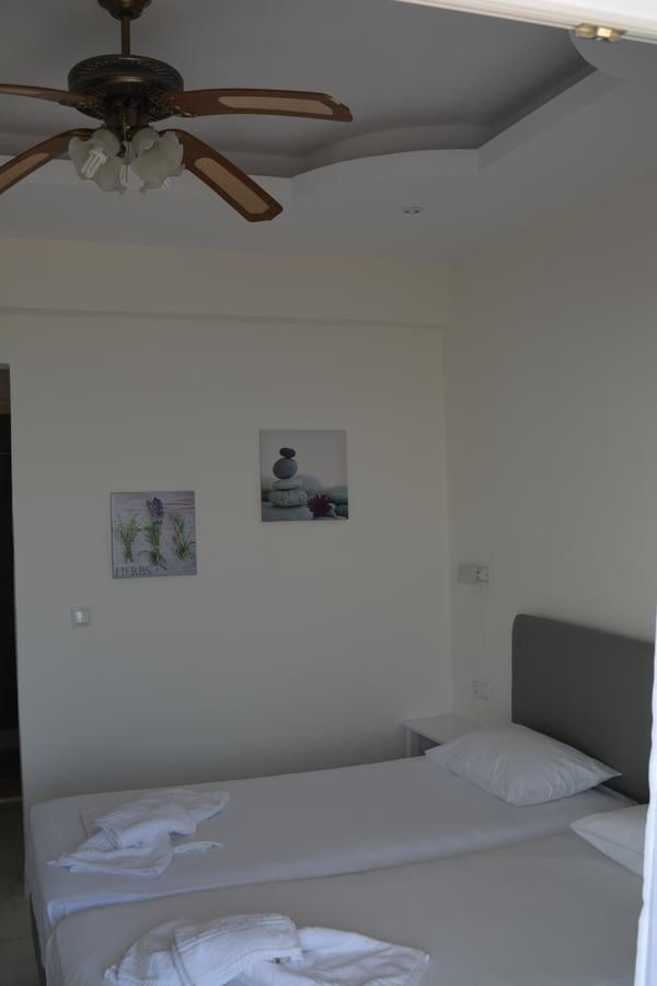 Kangaroo Hotel Mola Kalyva Dış mekan fotoğraf