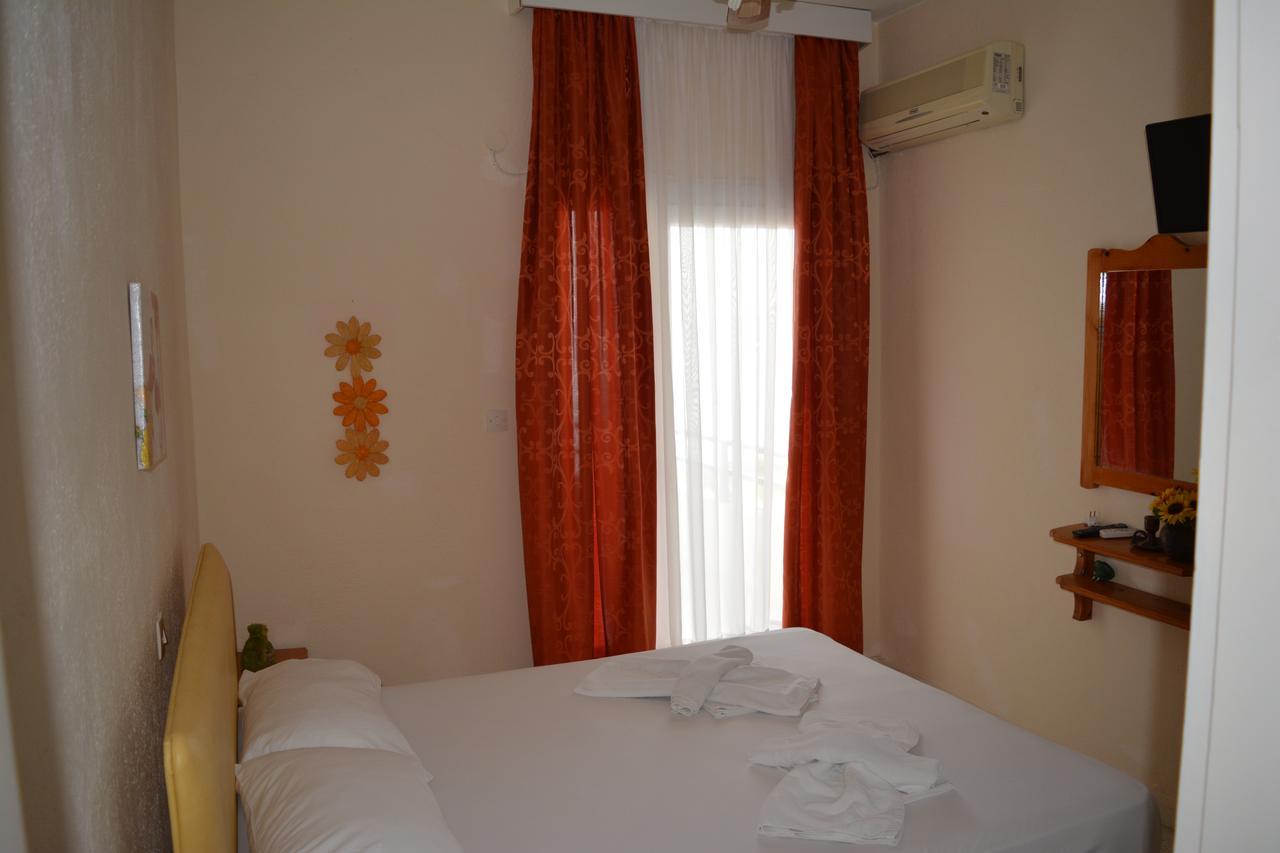 Kangaroo Hotel Mola Kalyva Dış mekan fotoğraf