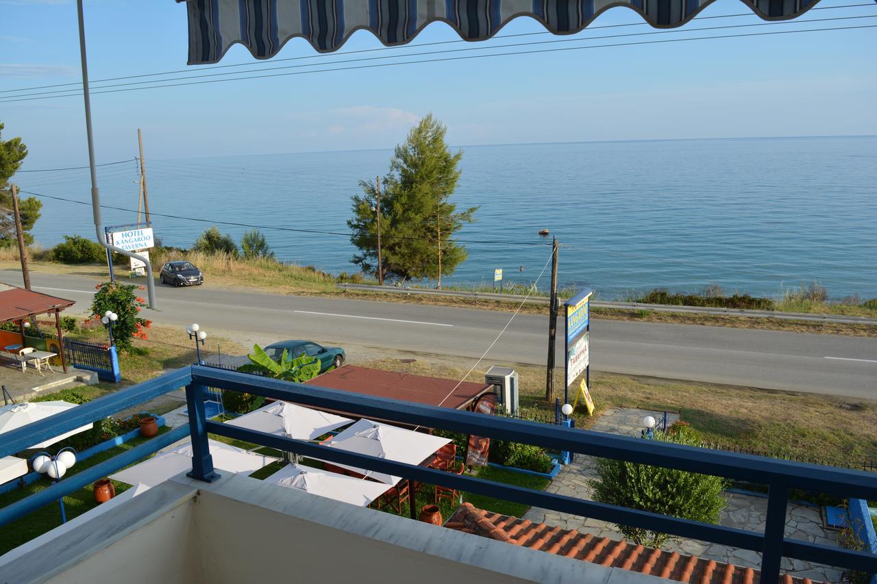 Kangaroo Hotel Mola Kalyva Dış mekan fotoğraf
